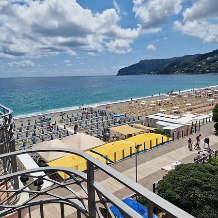 Hotel Miramare Spotorno Buitenkant foto