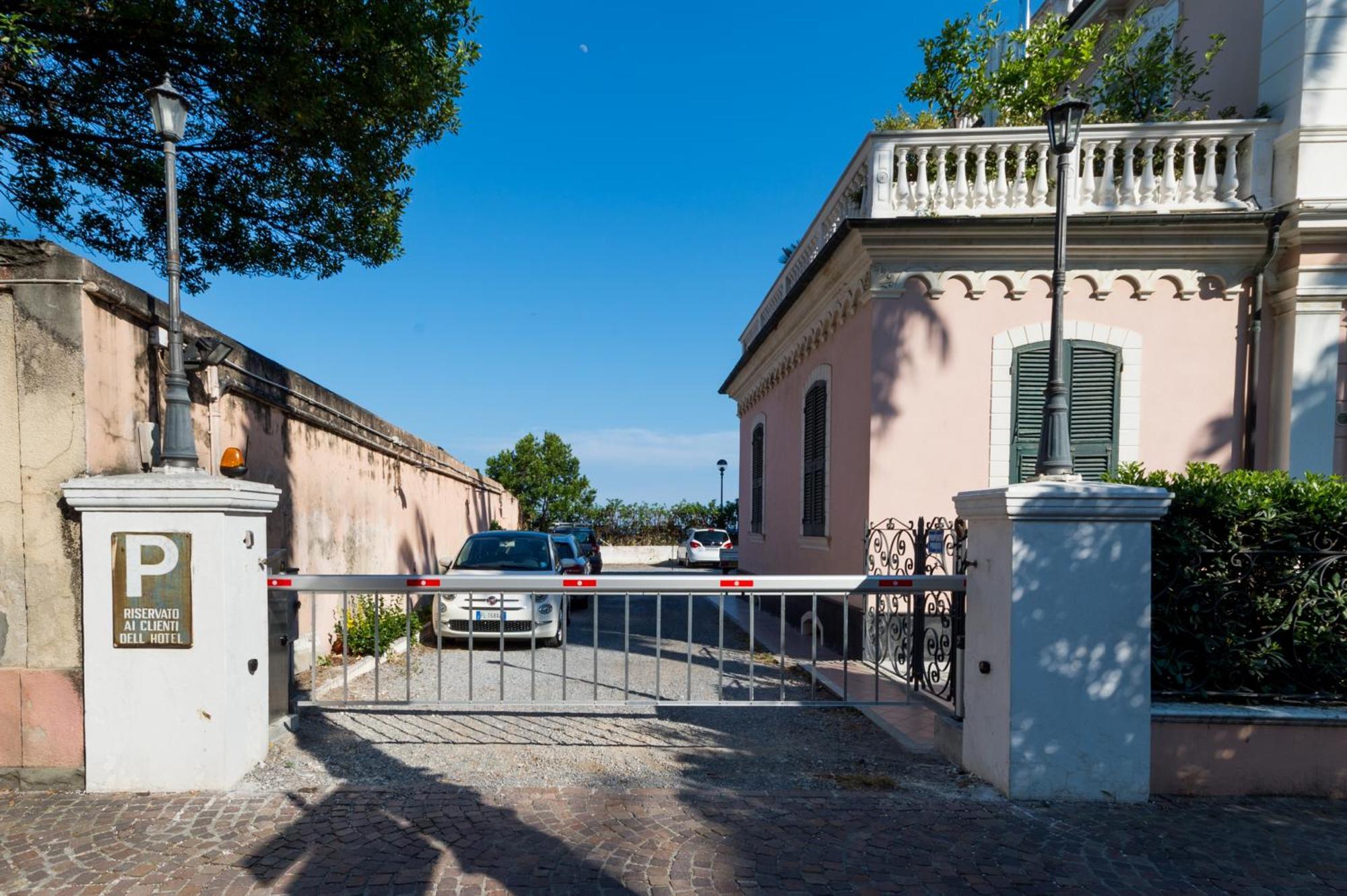 Hotel Miramare Spotorno Buitenkant foto