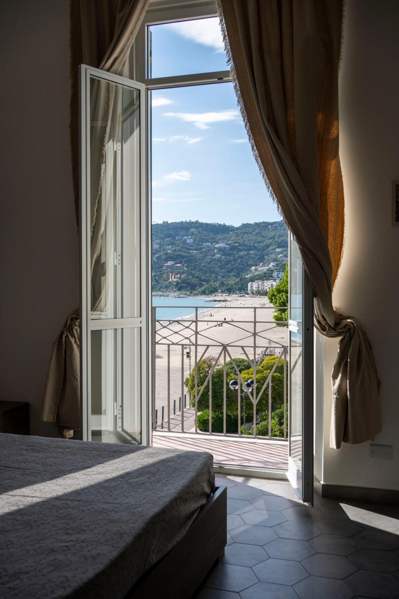 Hotel Miramare Spotorno Buitenkant foto
