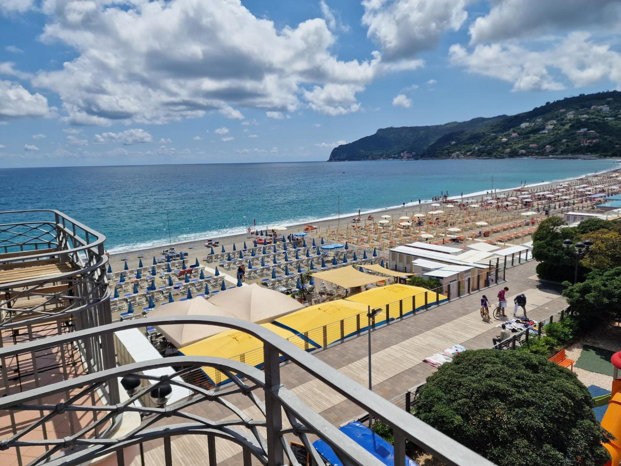 Hotel Miramare Spotorno Buitenkant foto