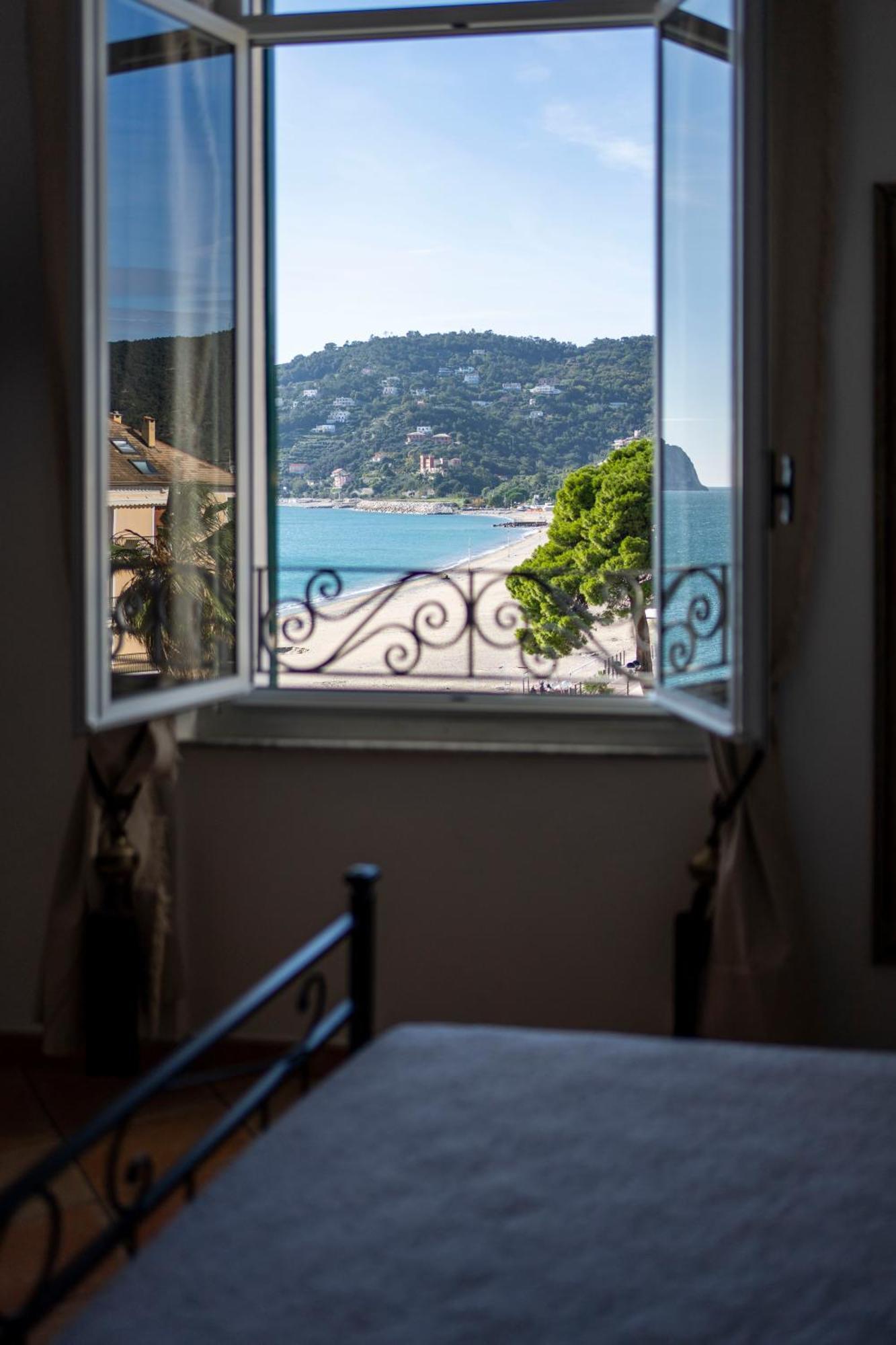 Hotel Miramare Spotorno Buitenkant foto